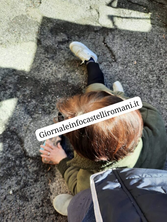 Genzano anziana caduta per la buca (1)