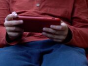 Social, lo psicologo al Governo: “Divieto under 15 e poi Patentino digitale obbligatorio”