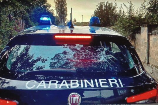 Velletri, tenta di raggiungere moglie e figli in struttura protetta, arrestato Velletri carabinieri