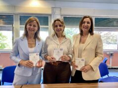 Ciampino, consegnata una copia della Costituzione italiana alle classi quinte Ciampino consegna costituzione scuole
