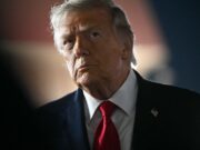 Iran-Usa, Araghchi: “Accordo mai così vicino. Pedaggio obbligatorio a Hormuz”. Trump: “Firma nel weekend o lunedì”