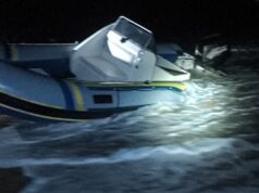 Nettuno, preoccupazione per il ritrovamento di un natante del tipo gommone, spiaggiato ieri sera presso la scogliera spiaggia di Torre Astura: sono in corso le ricerche da parte della Capitaneria di porto Nettuno ritrovamento gommone