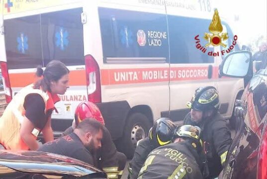 Roma, grave incidente in viale della Serenissima: due donne in codice rosso Roma vigili del fuoco