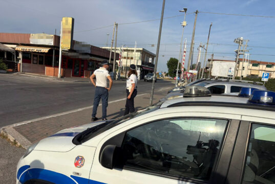 Anzio, sicurezza stradale e decoro: la Polizia locale avvia il servizio di prossimità a Lavinio anzio sicurezza polizia locale