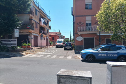 Pavona, fuga di gas per una tubazione danneggiata in via Terni: intervento della volante di polizia di Albano e dei Vigili del Fuoco per la messa in sicurezza pavona fuga di gas