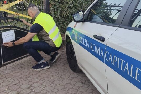 Roma, blitz a Capannelle: sequestrata discoteca abusiva con 1.200 persone roma capannelle blitz polizia locale