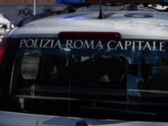 Roma, scontro tra auto e moto: muore sul colpo un 42enne roma incidente