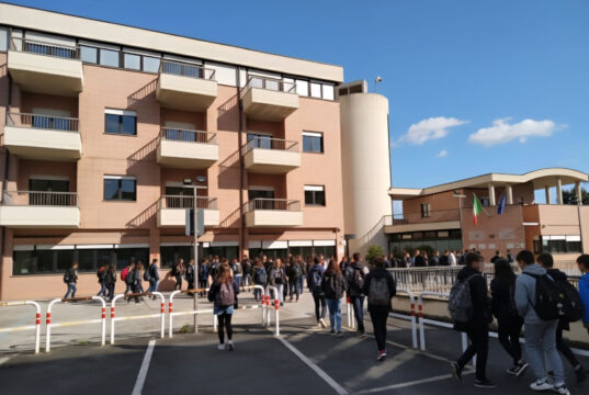 Velletri, l’Amministrazione Comunale a disposizione per mantenere la continuità didattica presso il Liceo Mancinelli-Falconi velletri scuola sindaco cascella