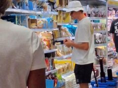 Dopo il trionfo a Wimbledon Sinner si rilassa in Sardegna e fa la spesa al discount