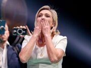 Francia, Le Pen ricorre in Cassazione e si candida alle presidenziali: gli scenari