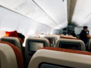 Invasione di zanzare sul volo Milano-Alicante, passeggeri costretti a cambiare aereo
