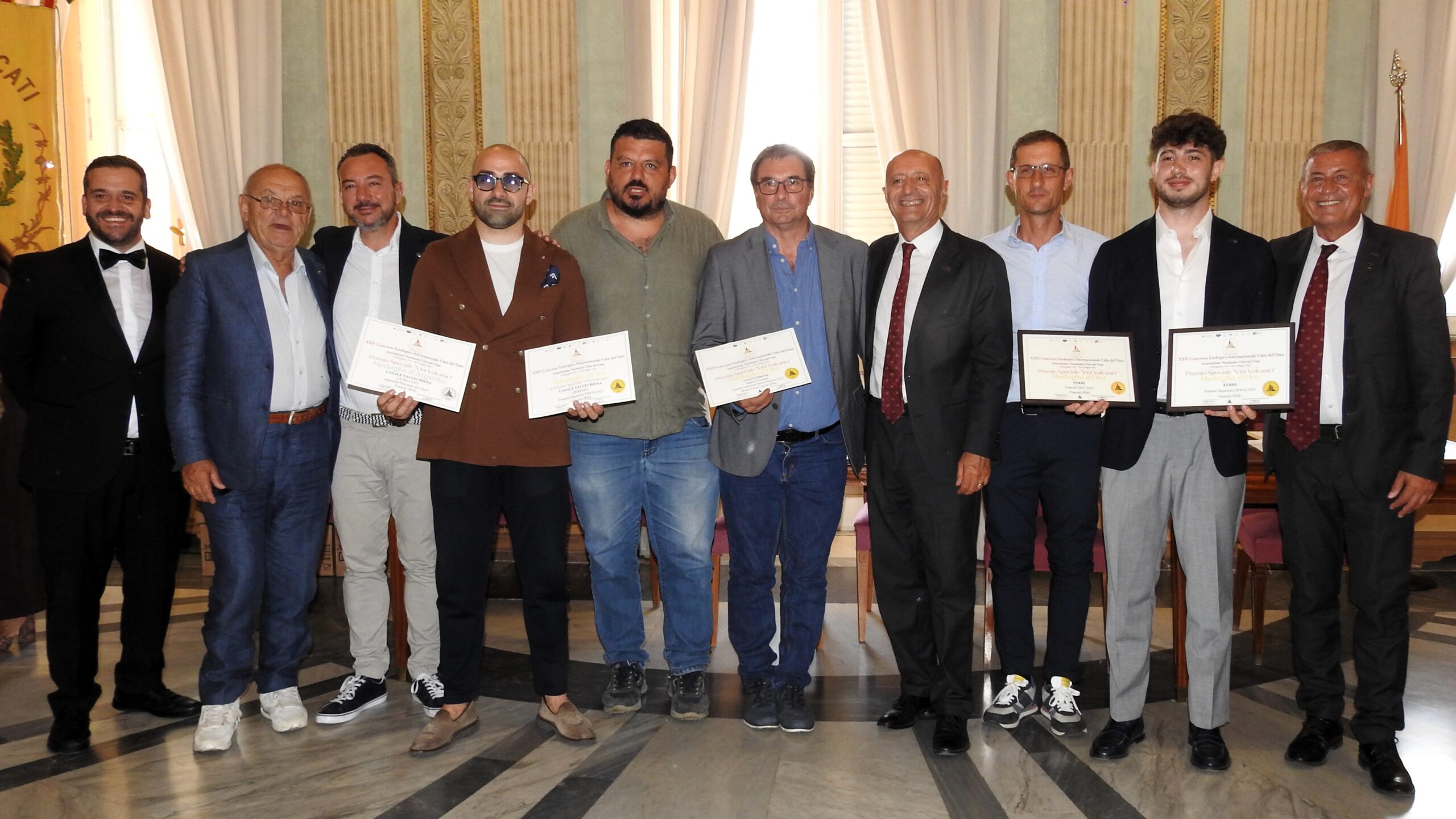 Frascati, dalla Sala Consiliare del Campidoglio alla Sala Consiliare del Comune i produttori di vino premiati frascati viti premiati