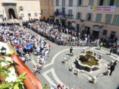 Castel Gandolfo, migliaia di fedeli per l’Angelus di Papa Leone XIV castel gandolfo angelus
