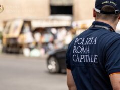 Roma, Arrestato venditore abusivo ai Musei Vaticani: aggredisce un agente e tenta la fuga roma arresto musei vaticani