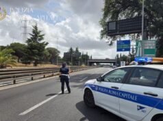 Roma, domato vasto incendio di sterpaglie nel primo pomeriggio di ieri lungo via Laurentina, all’altezza del GRA roma incendio laurentina