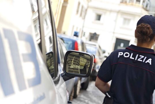 Roma, Tor Bella Monaca: Blitz della Polizia di Stato nel cuore dello spaccio – 9 arresti in flagranza, eseguita ordinanza di custodia cautelare in carcere roma tor bella monaca polizia